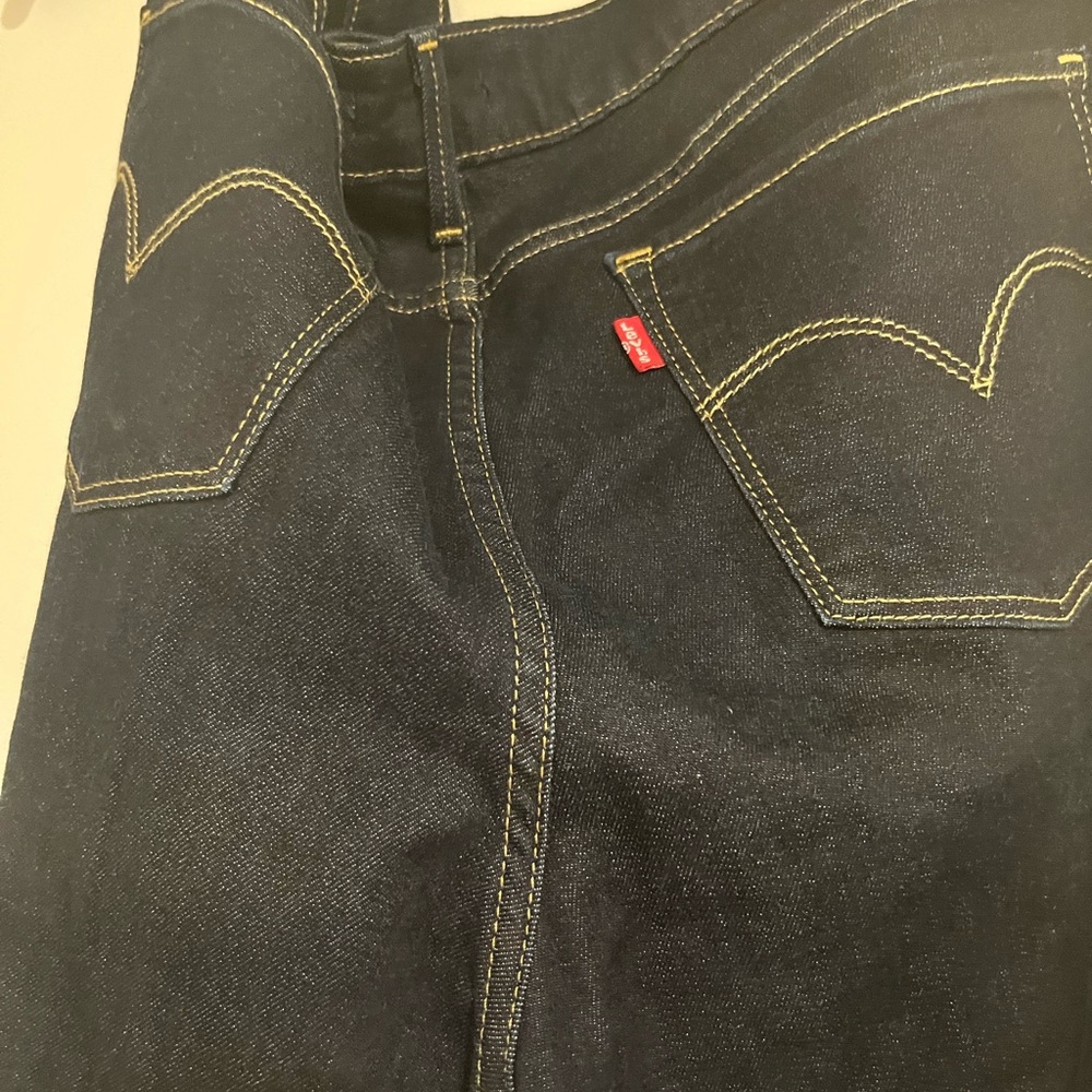 Levi dark jeans
